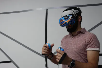 Un jugador con visor y controles